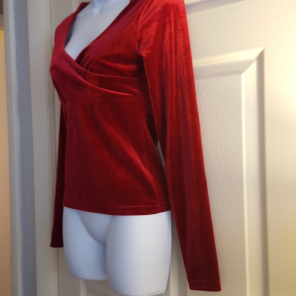 Beautiful top - Picture 4 of 5